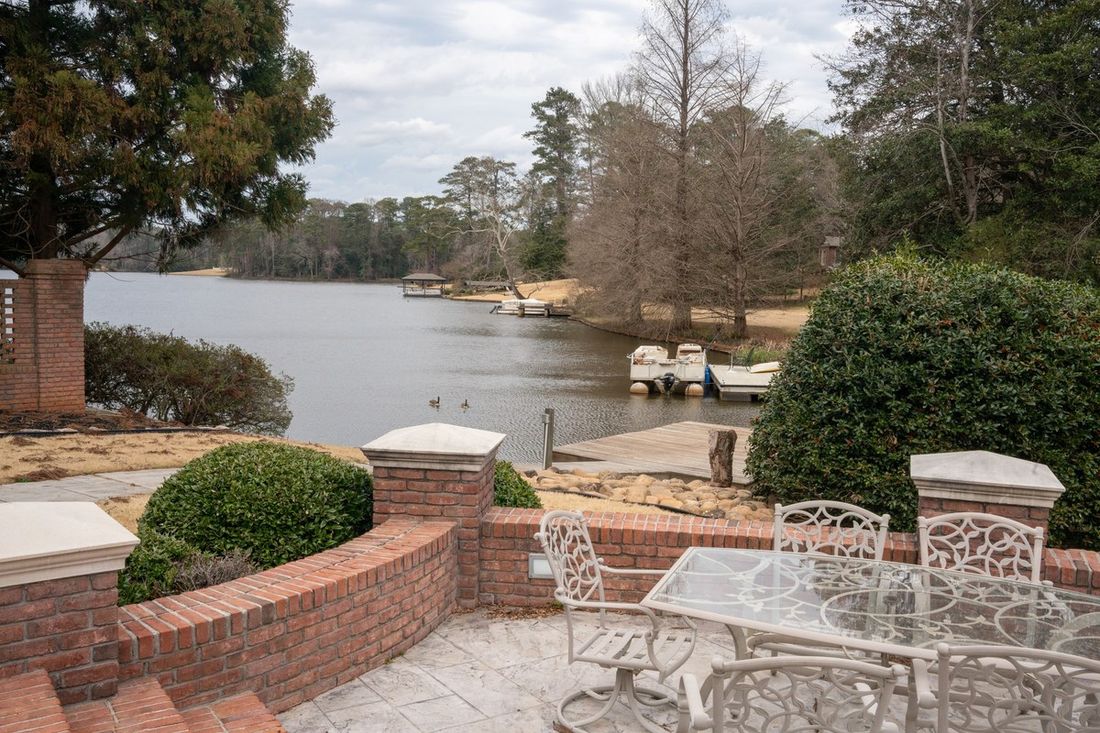 A Youtopia Escapes property beside the lake.